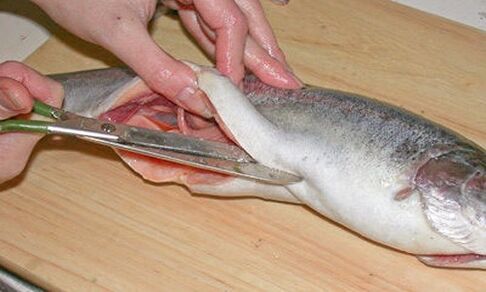 Carefully cutting the fish on a personal cutting board will protect against parasite infestation. 