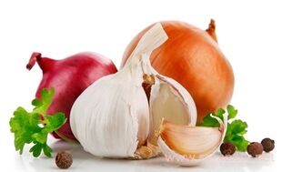 Treatment of parasites with onion and garlic